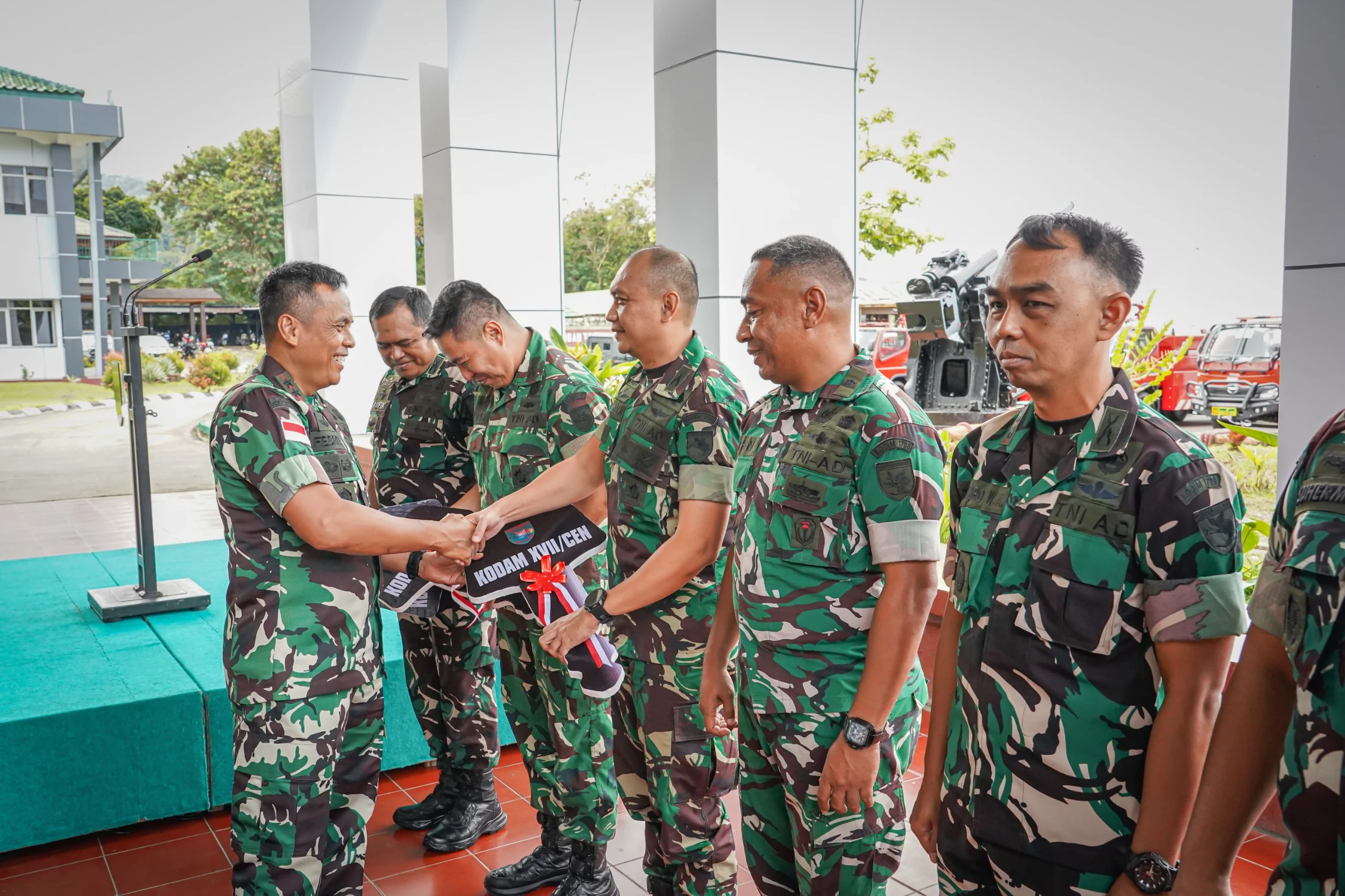 Pangdam XVII/Cenderawasih Serahkan 15 Unit Kendaraan Pemadam Kebakaran, Perkuat Kesiapsiagaan dan Layanan Darurat di Papua