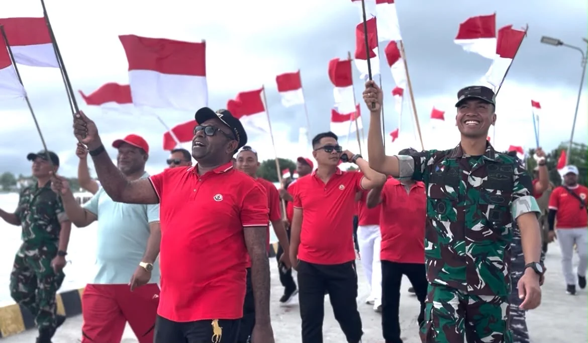 Kibarkan Merah Putih, Yonif TP 809/NTM dan Masyarakat Sarmi Semarakkan HUT RI ke-81