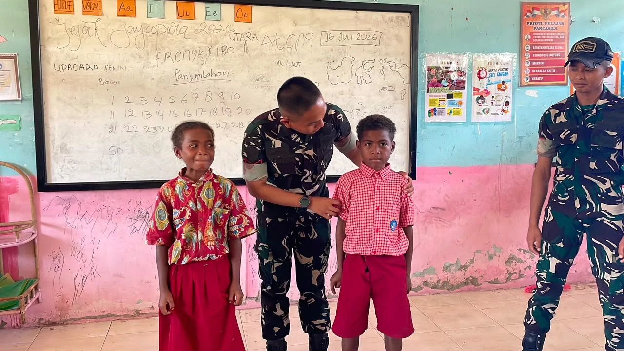 TNI Hadir di Ruang Kelas, Yonif TP 810/BEM Tanamkan Semangat Belajar dan Karakter bagi Generasi Papua