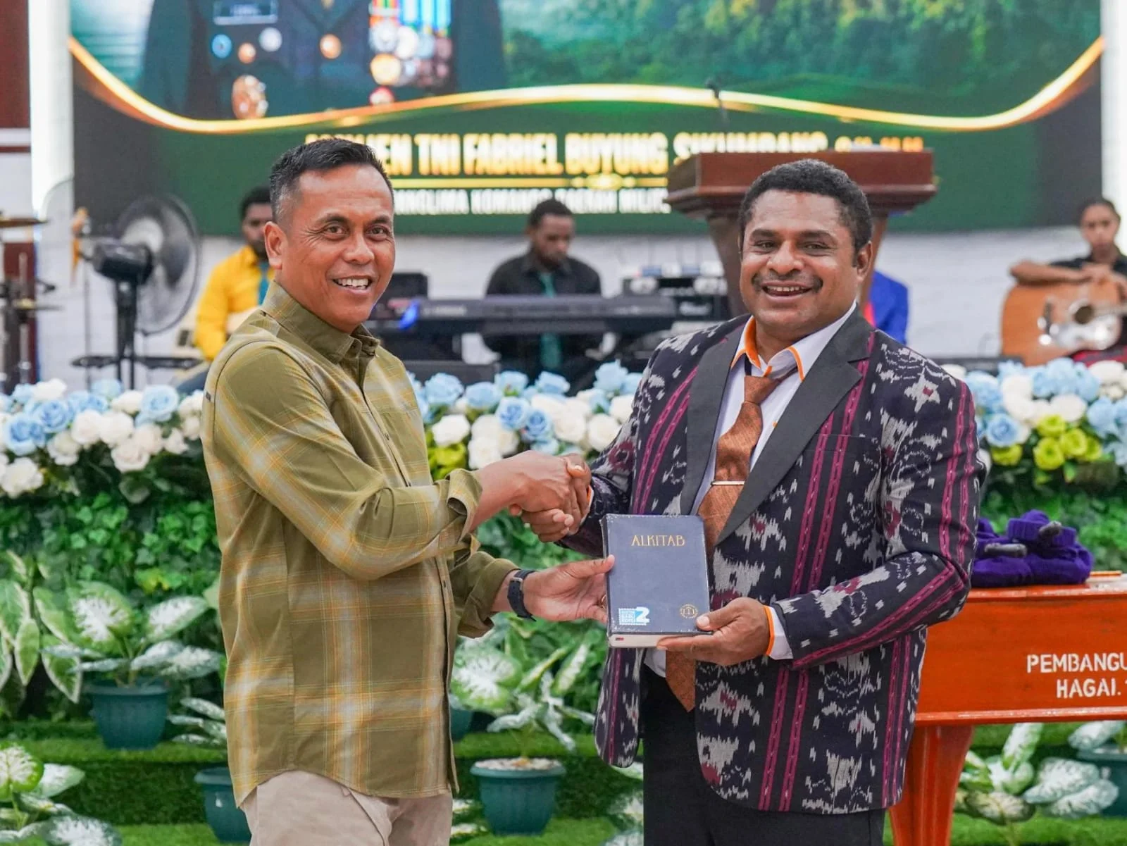 Pangdam XVII/Cenderawasih Safari Ibadah di GIDI Eden Entrop, Ajak Jemaat Jaga Kedamaian Papua