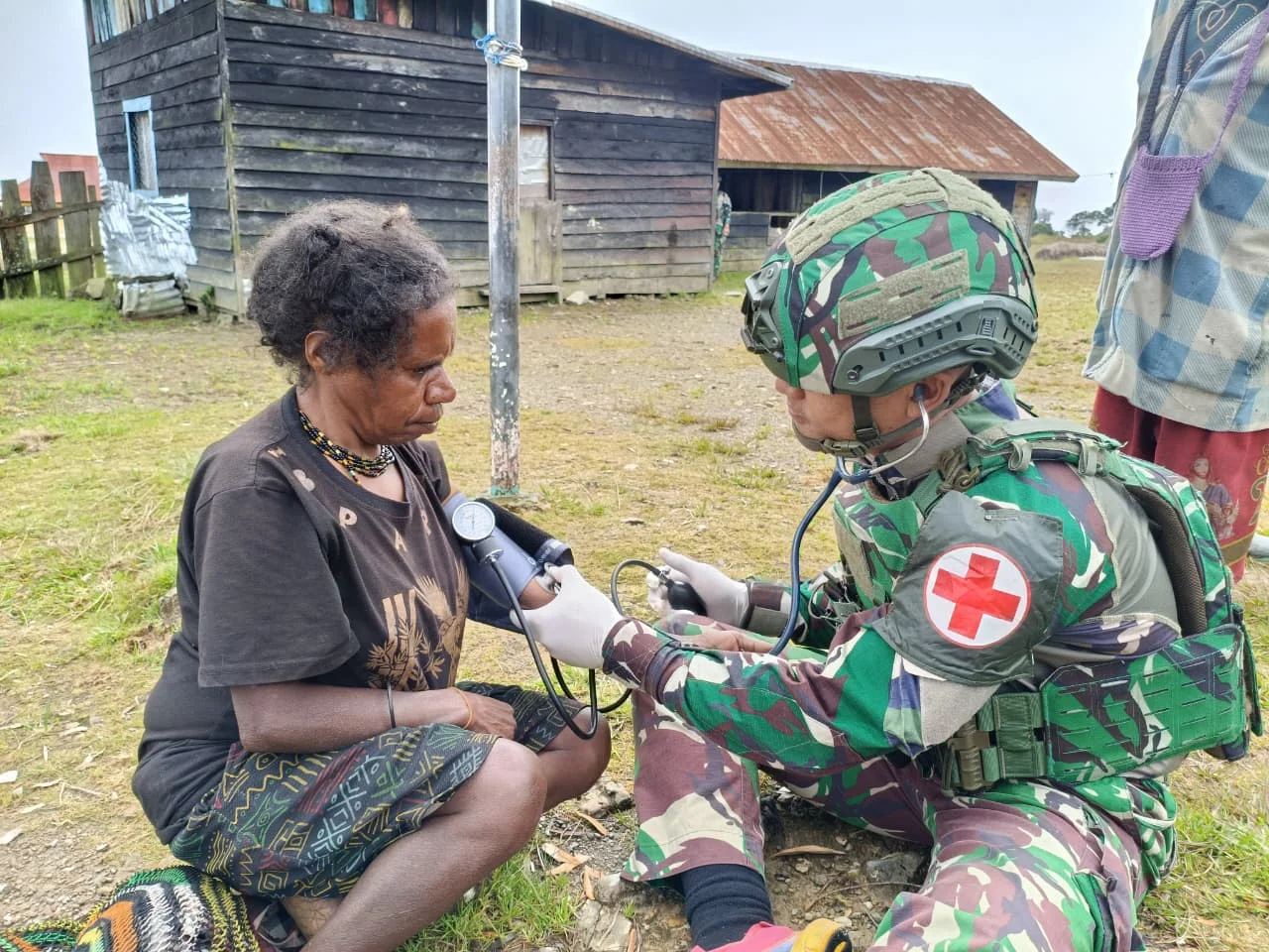 Prajurit TNI Bawa Harapan dan Layanan Kesehatan untuk Warga Papua