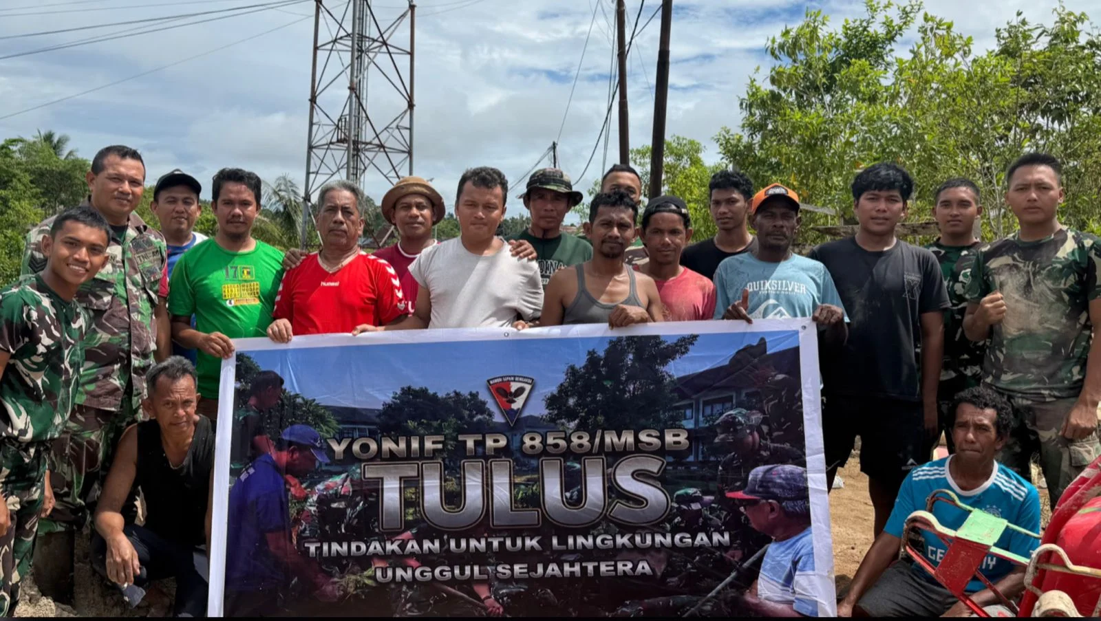 Gotong Royong Bangun Jalan, Yonif TP 858/MSB dan Warga Darfuar Wujudkan Akses yang Lebih Layak