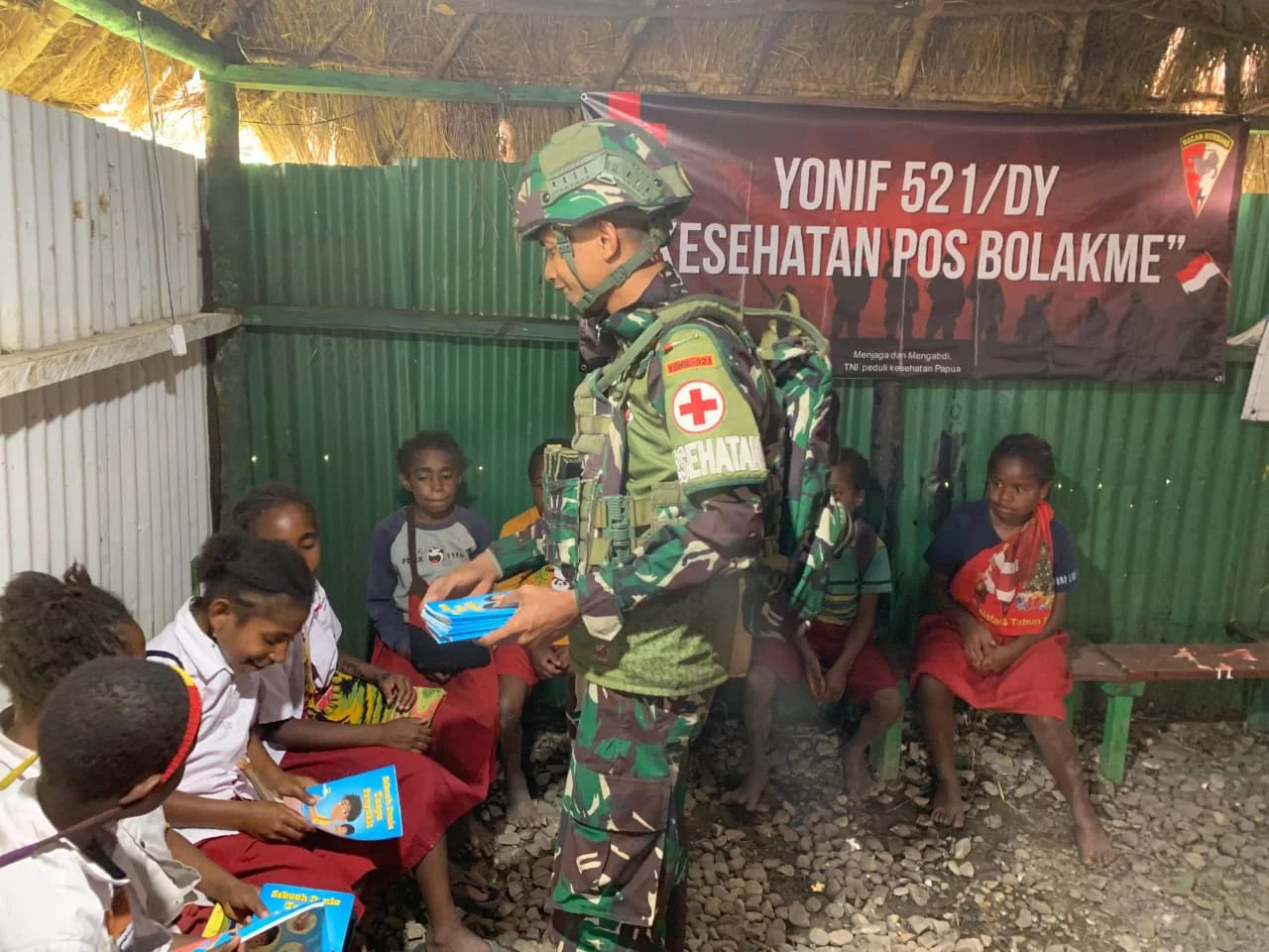 Tanamkan Hidup Sehat Sejak Dini, TNI Dampingi Anak-Anak Papua Raih Masa Depan Cerah