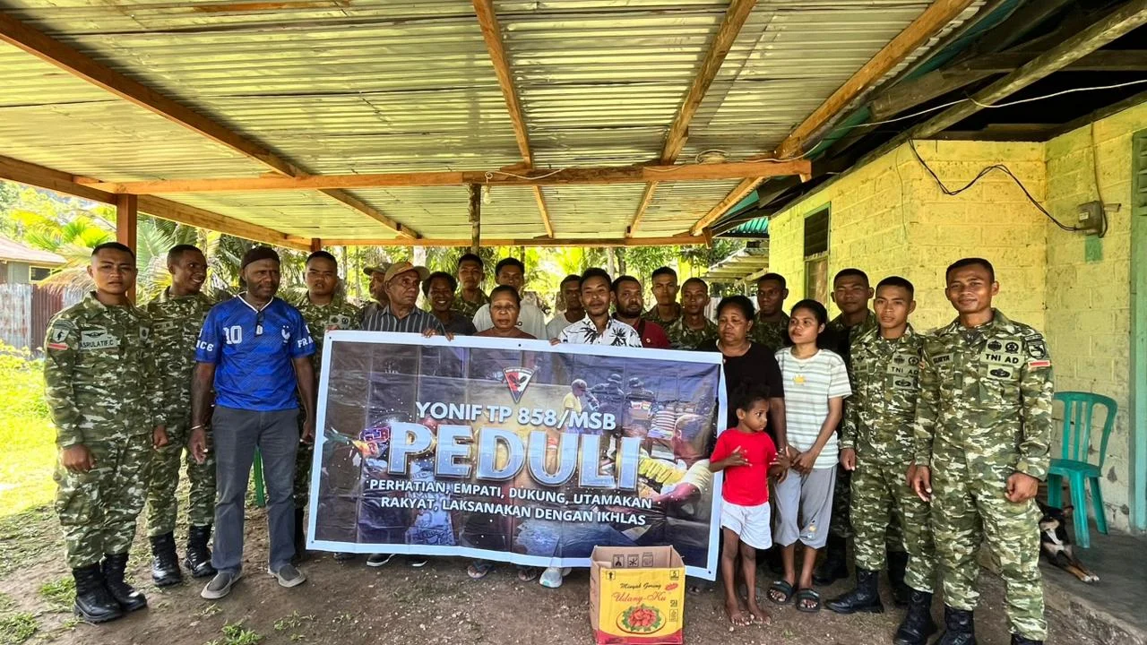 Lewat Program PEDULI, Prajurit Yonif TP 858/MSB Hadir Menguatkan Kebersamaan Bersama Warga Biak Numfor