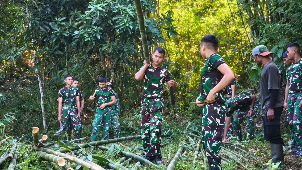 Semangat Kemerdekaan Satukan TNI dan Warga, Yonif TP 804/DBAY Gotong Royong di Kampung Kimi