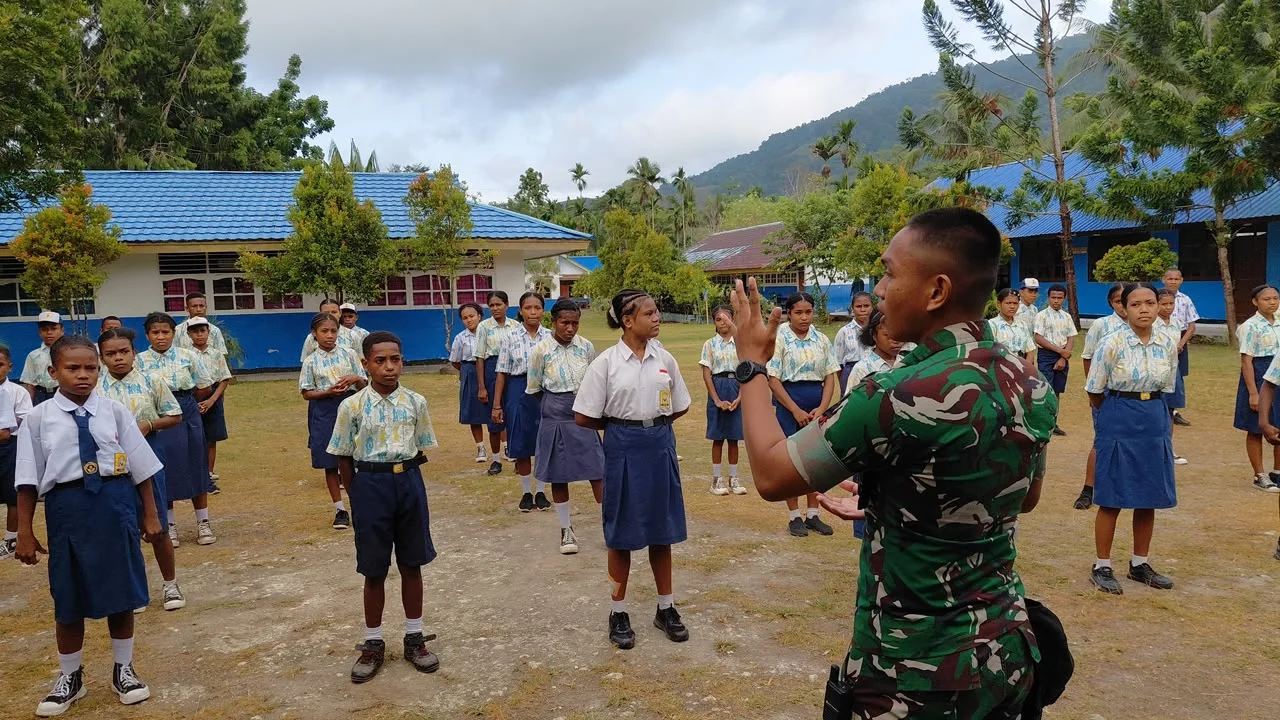 Lewat Program ARTERI, Yonif TP 810/BEM Bangun Semangat Nasionalisme Pelajar Papua