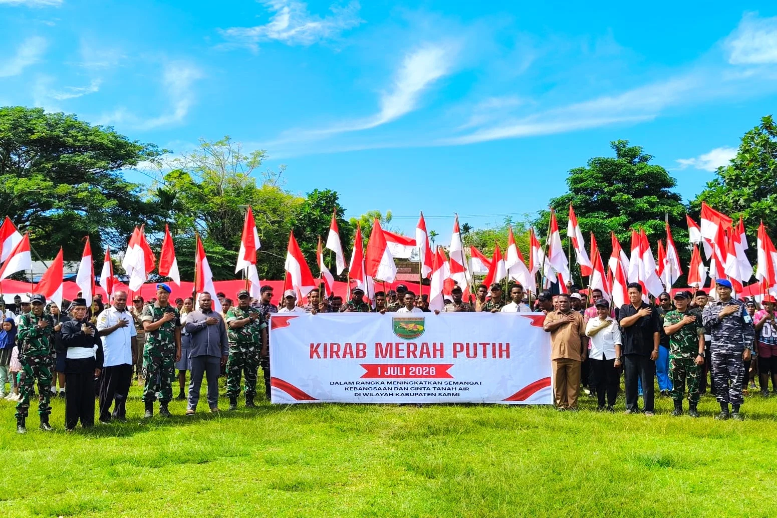Kirab Merah Putih Perdana di Sarmi, Simbol Persatuan yang Menggetarkan Bumi Cenderawasih
