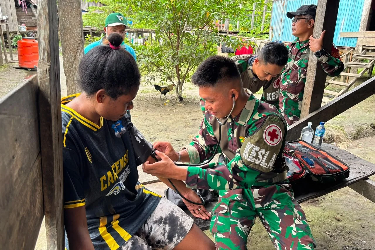 Layanan Kesehatan Datang ke Rumah, Warga Dabra Rasakan Kepedulian TNI di Papua