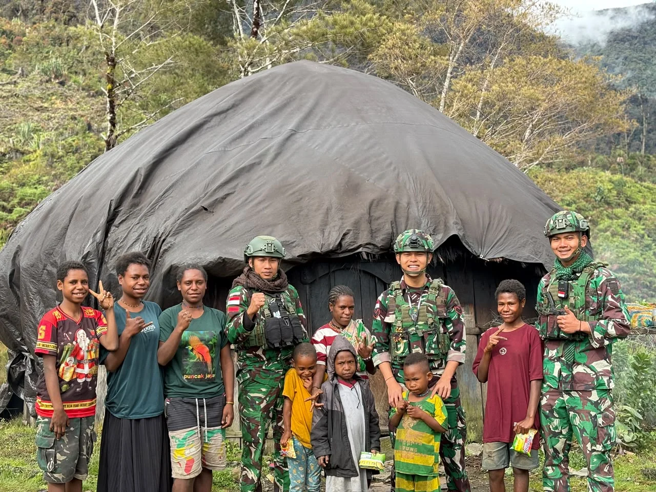 TNI Tebar Kedamaian Lewat Anjangsana dari Rumah ke Rumah