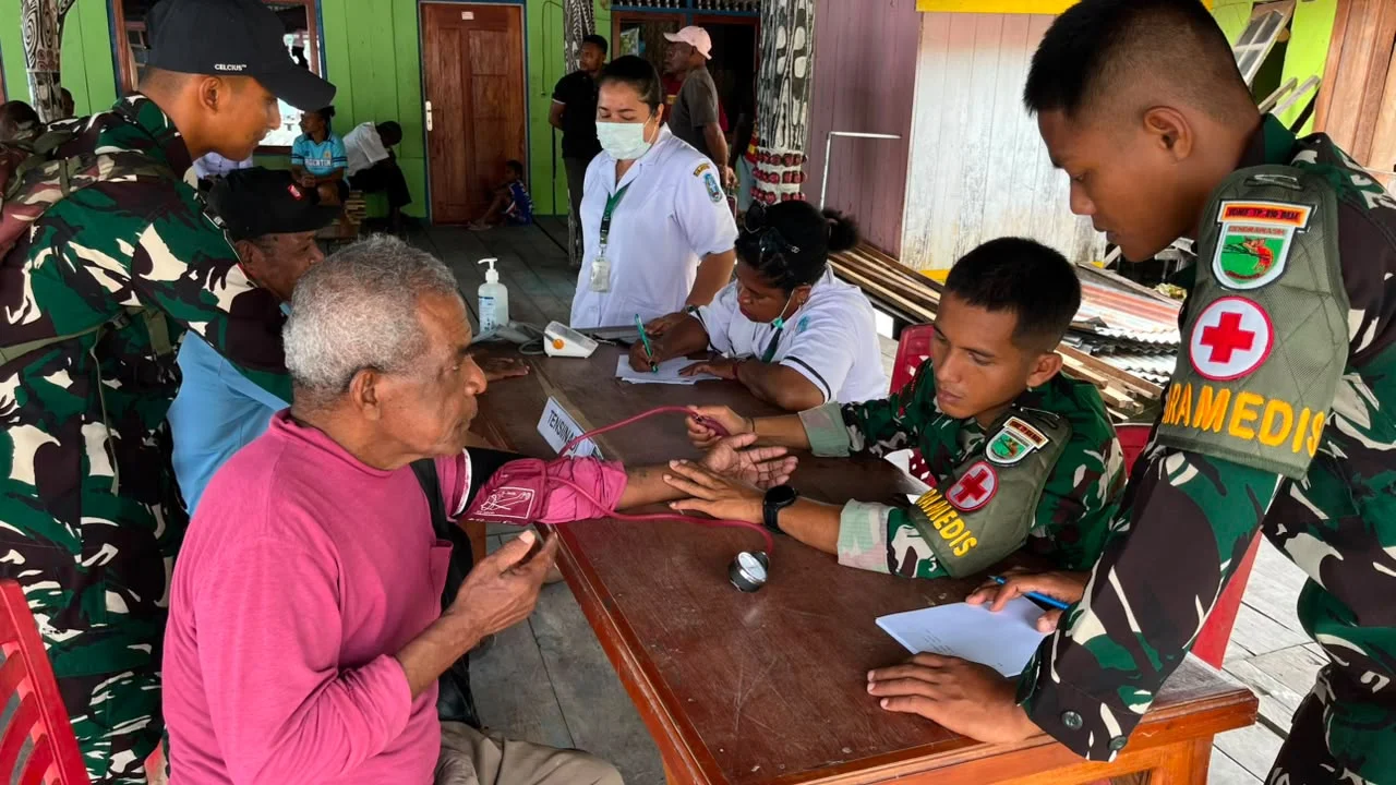 Bakti Kesehatan Yonif TP 810/BEM, Wujud Kepedulian Nyata bagi Masyarakat Papua