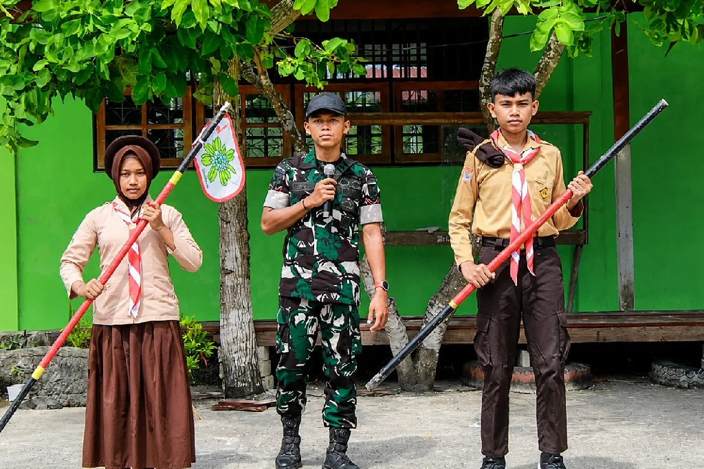Belajar Disiplin Sejak Dini, Prajurit Yonif TP 815/WGT Gembleng Pelajar di Arso Barat