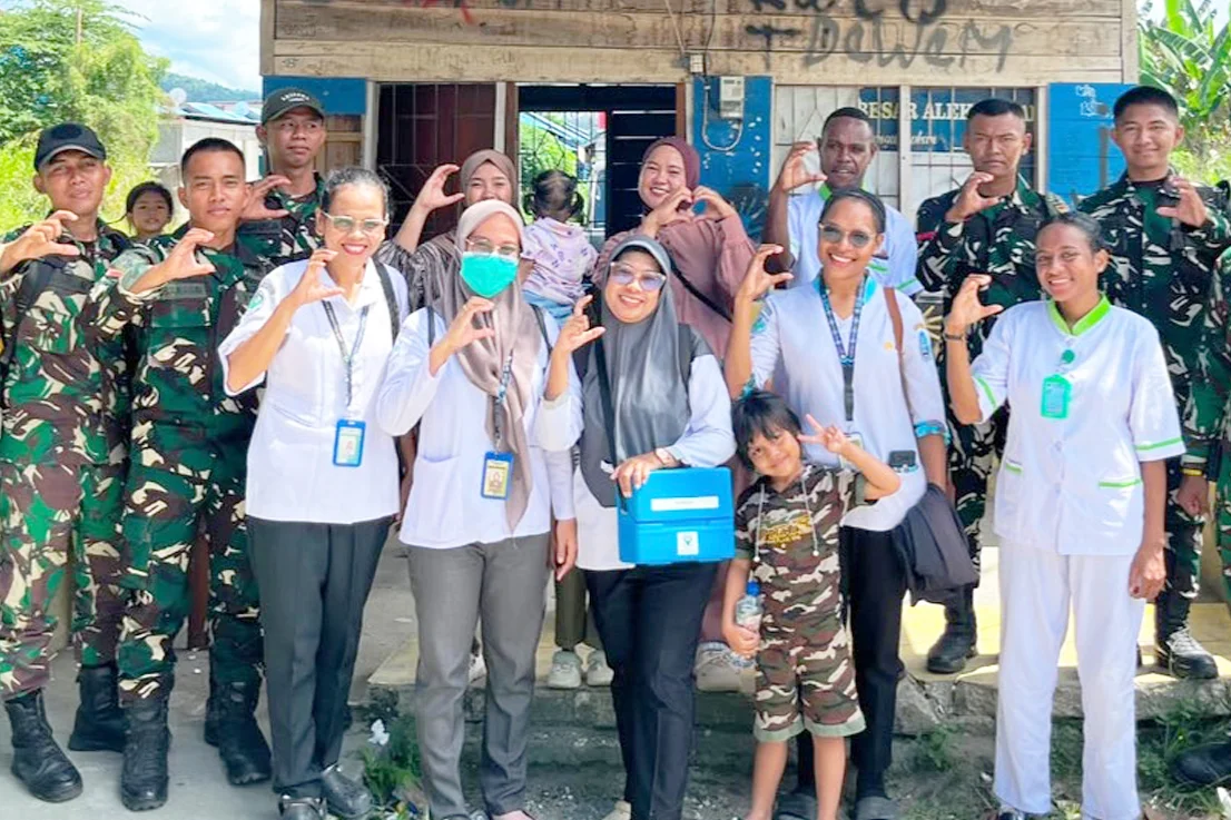 Sinergi TNI dan Puskesmas Waibhu, Hadirkan Posyandu dan Pengobatan Gratis untuk Warga Doyo Baru
