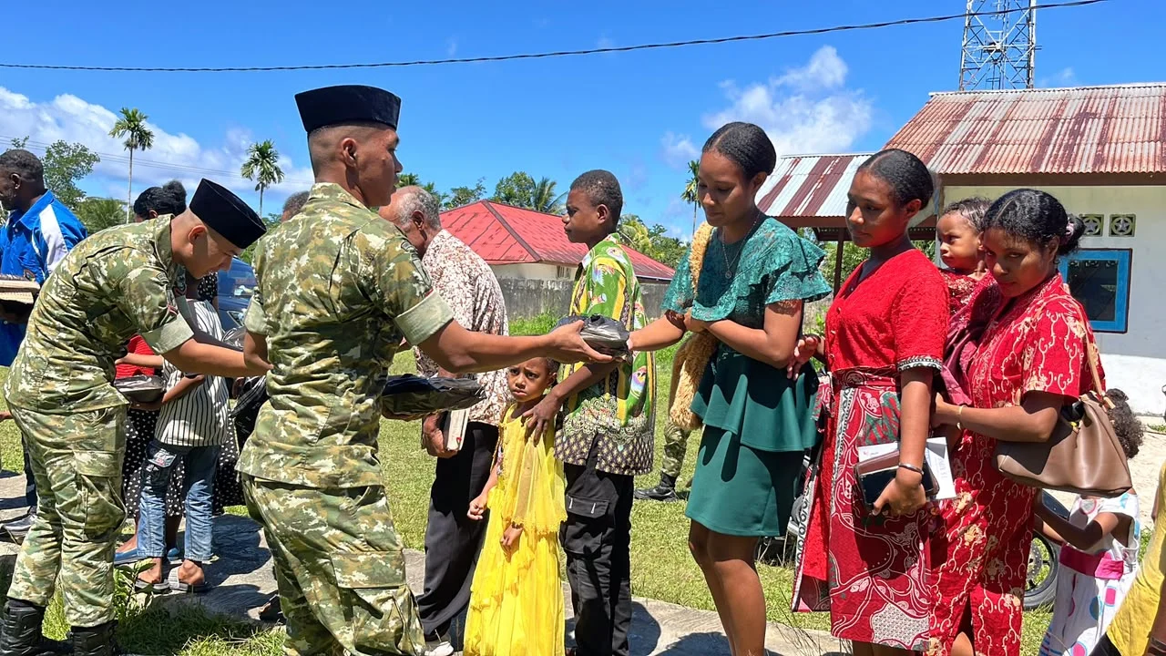 Program Kasih Minggu Yonif TP 859/RBK Hadirkan Kehangatan dan Pererat Persaudaraan di Supiori