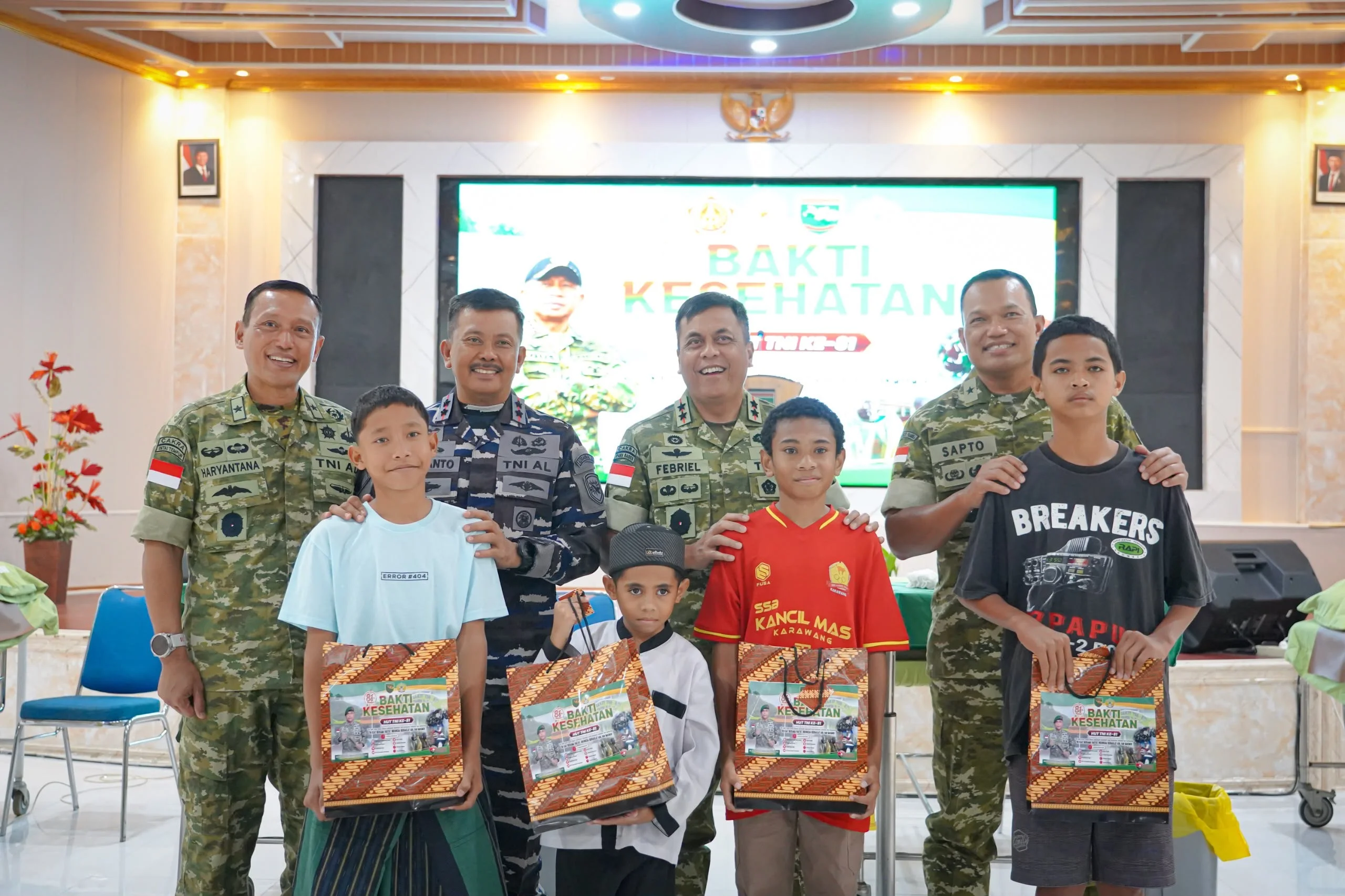 Sambut HUT ke-81 TNI, Kodam XVII/Cenderawasih Gelar Khitanan Massal dan Operasi Katarak Gratis