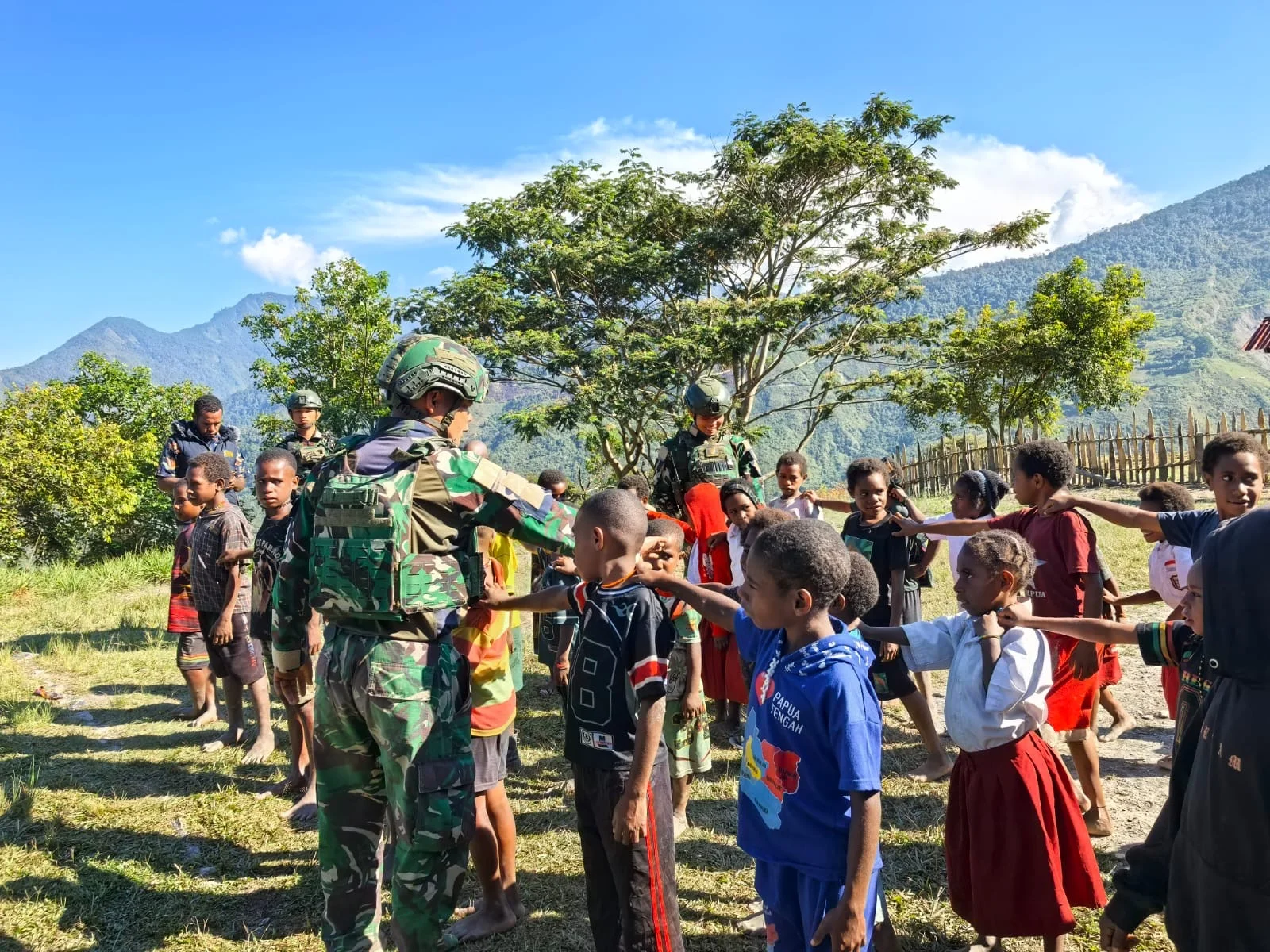 Belajar Bersama Prajurit, Siswa SD Negeri Kalome Antusias Ikuti Latihan PBB dan Wawasan Kebangsaan