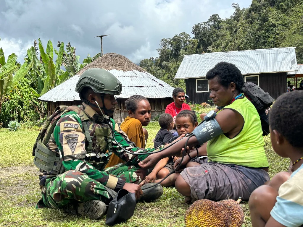 Menjadi Berkat di Pedalaman Papua, Satgas Yonif 743/PSY Hadir dengan Layanan Kesehatan untuk Warga Talilime