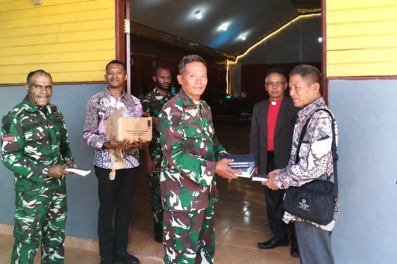 Alkitab untuk Jemaat, Langkah Humanis TNI Bangun Keharmonisan di Dogiyai