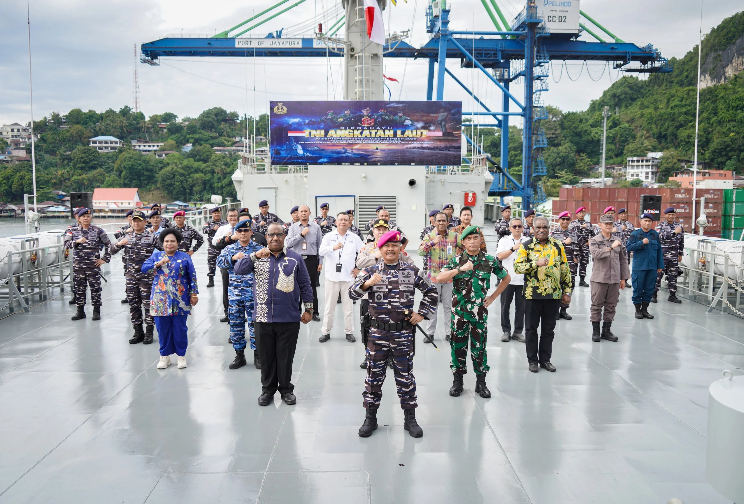 Kapoksahli Pangdam XVII/Cenderawasih Hadiri Upacara HUT ke-81 TNI AL di KRI Teluk Youtefa