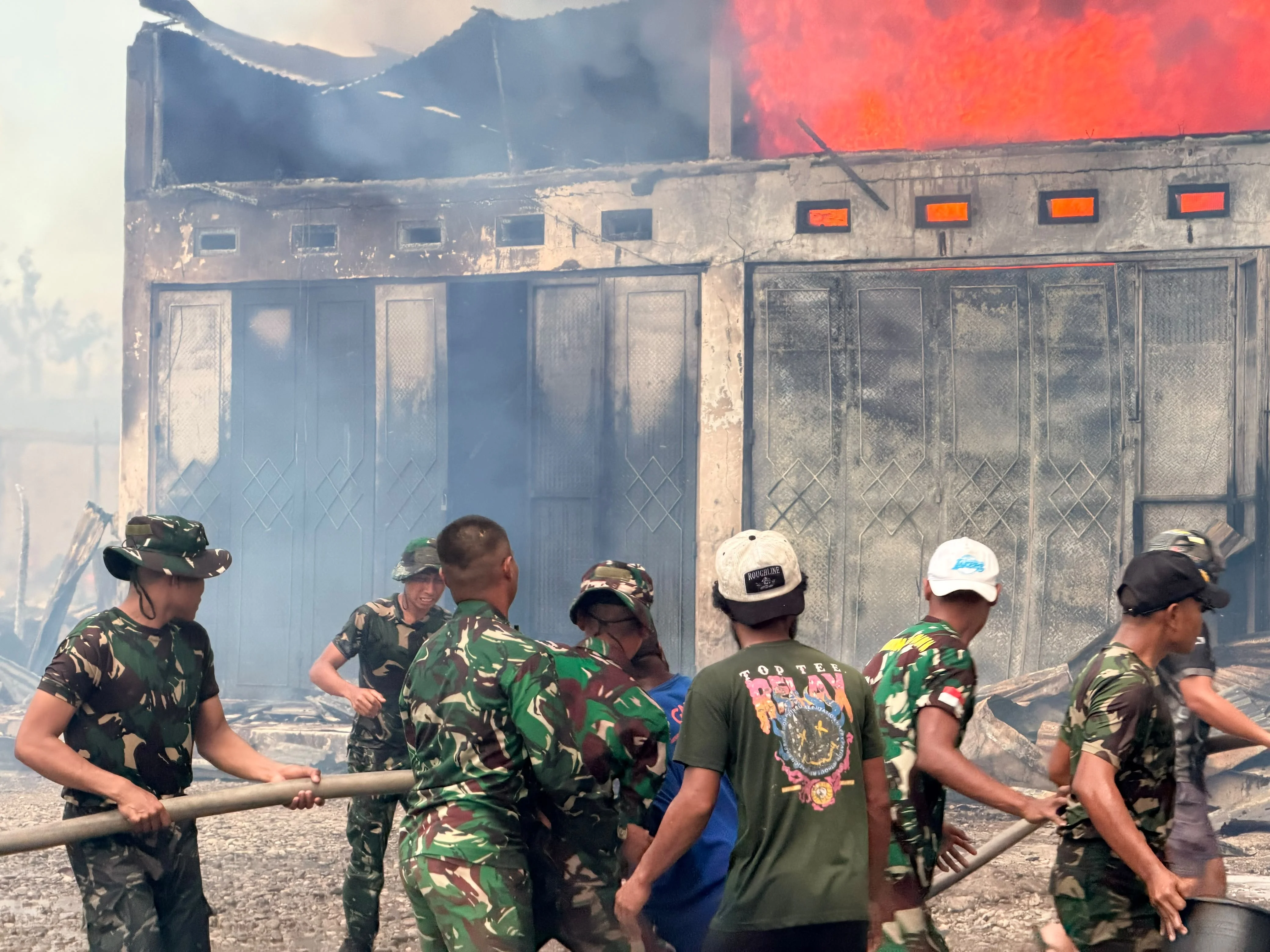 Pasar Lama Yahukimo Terbakar, TNI-Polri Bergerak Cepat Bantu Warga