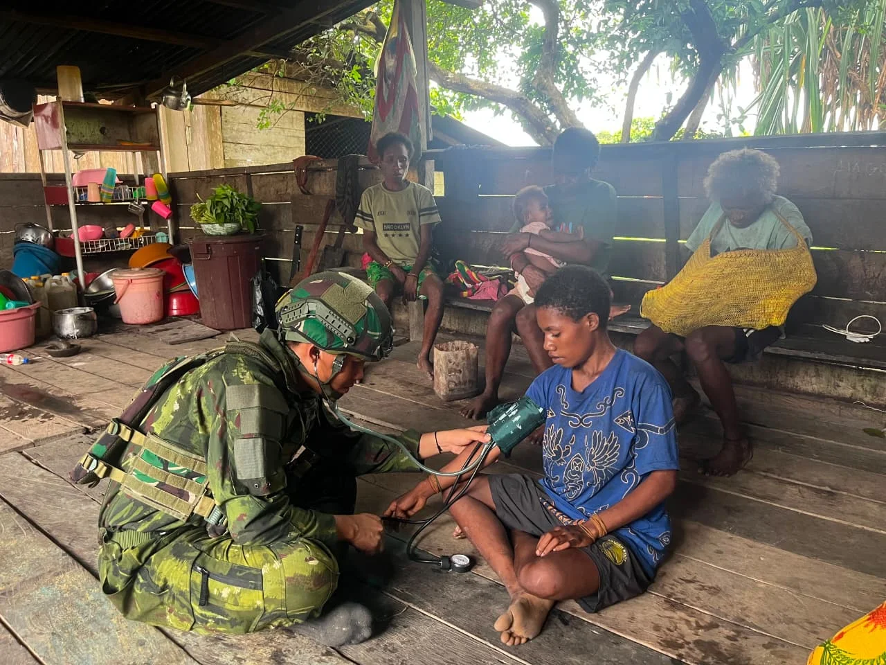 Door to Door Layani Warga, Satgas Yonif 645/GTY Hadirkan Pelayanan Kesehatan di Muara Nawa