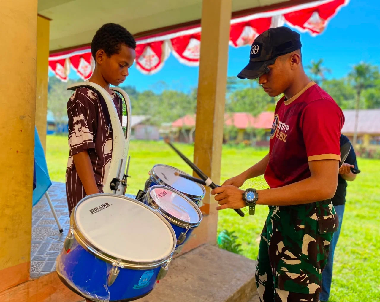 Lewat Program PINTAR, Prajurit TNI Bangun Kepercayaan Diri Pelajar di Supiori