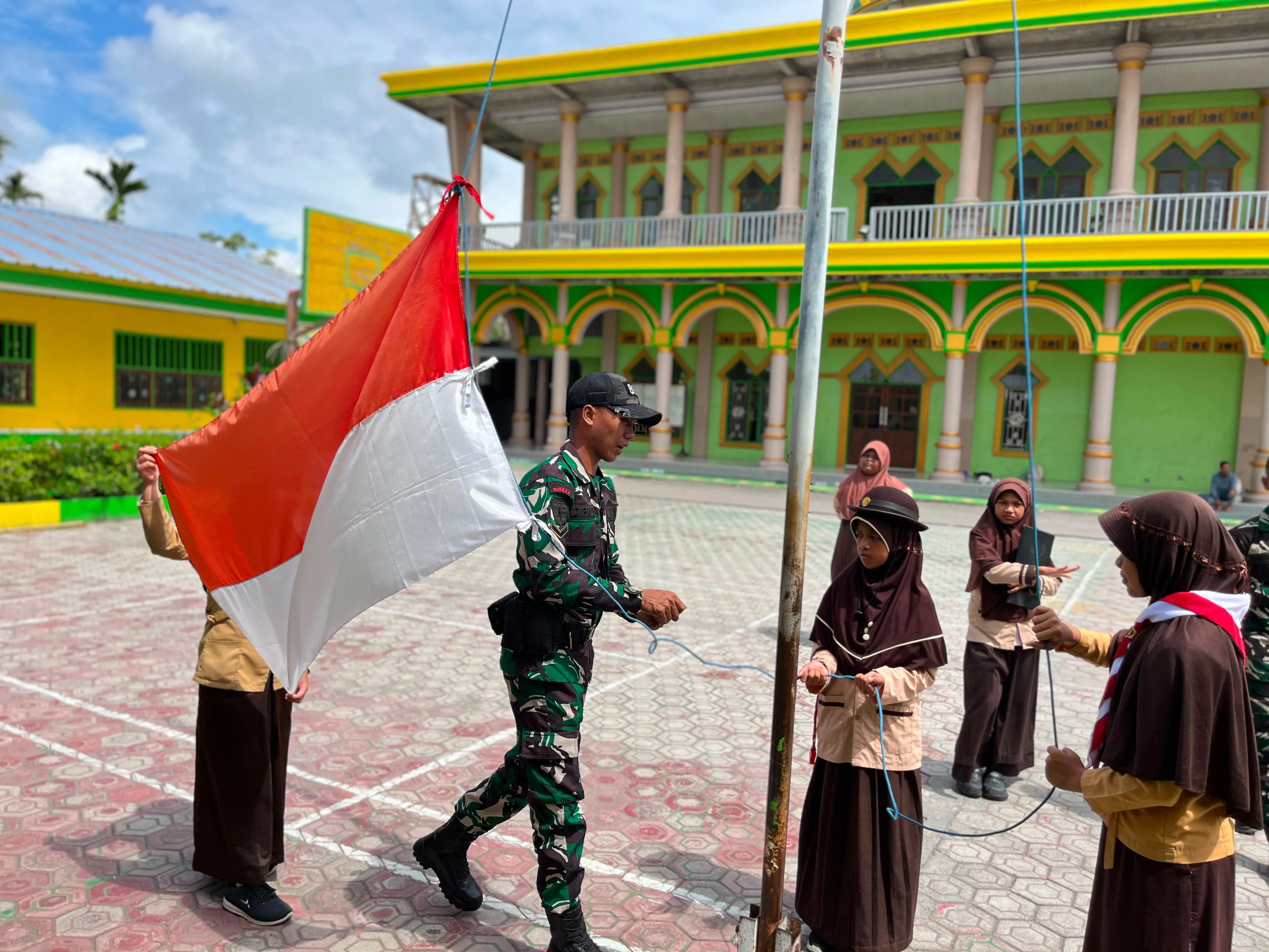 TNI Mengajar dengan Hati, Program TEKAD Yonif TP 860/NSK Tumbuhkan Semangat Bela Negara Sejak Dini