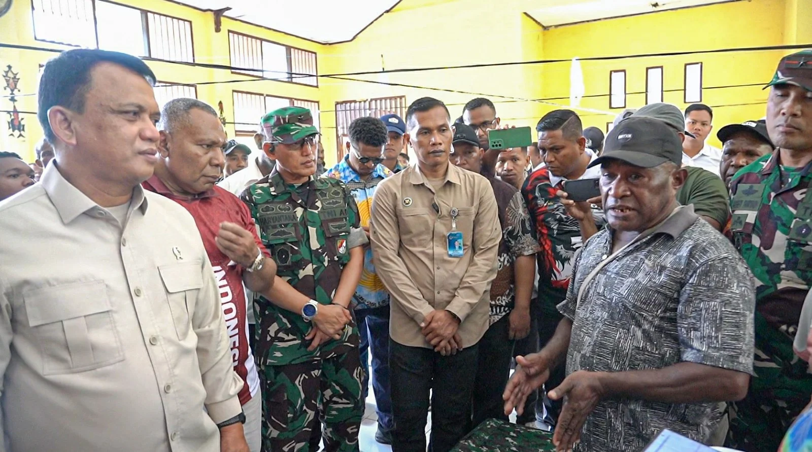 Kasdam XVII/Cenderawasih Dampingi Wakil Kepala BGN Pastikan Penanganan Dugaan Keracunan MBG Berjalan Optimal