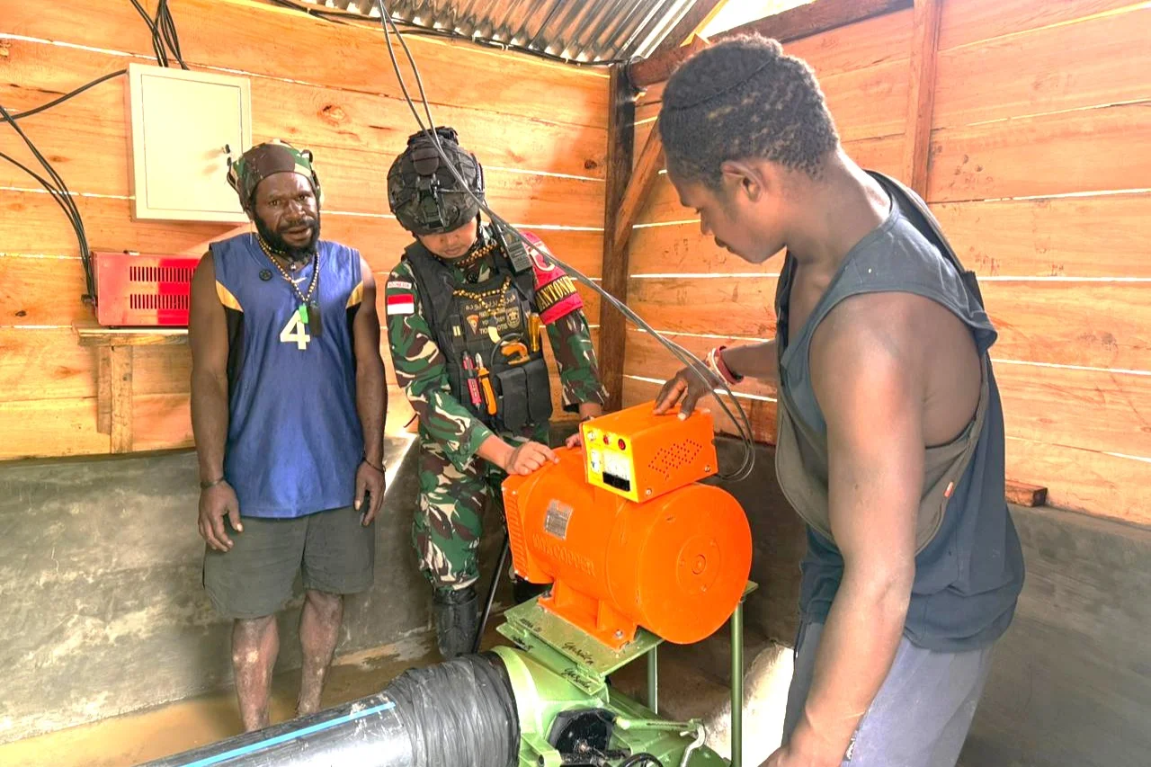 Air Mengalir, Papua Terang: TNI Latih Masyarakat Lanny Jaya Kelola Energi dan Air Bersih