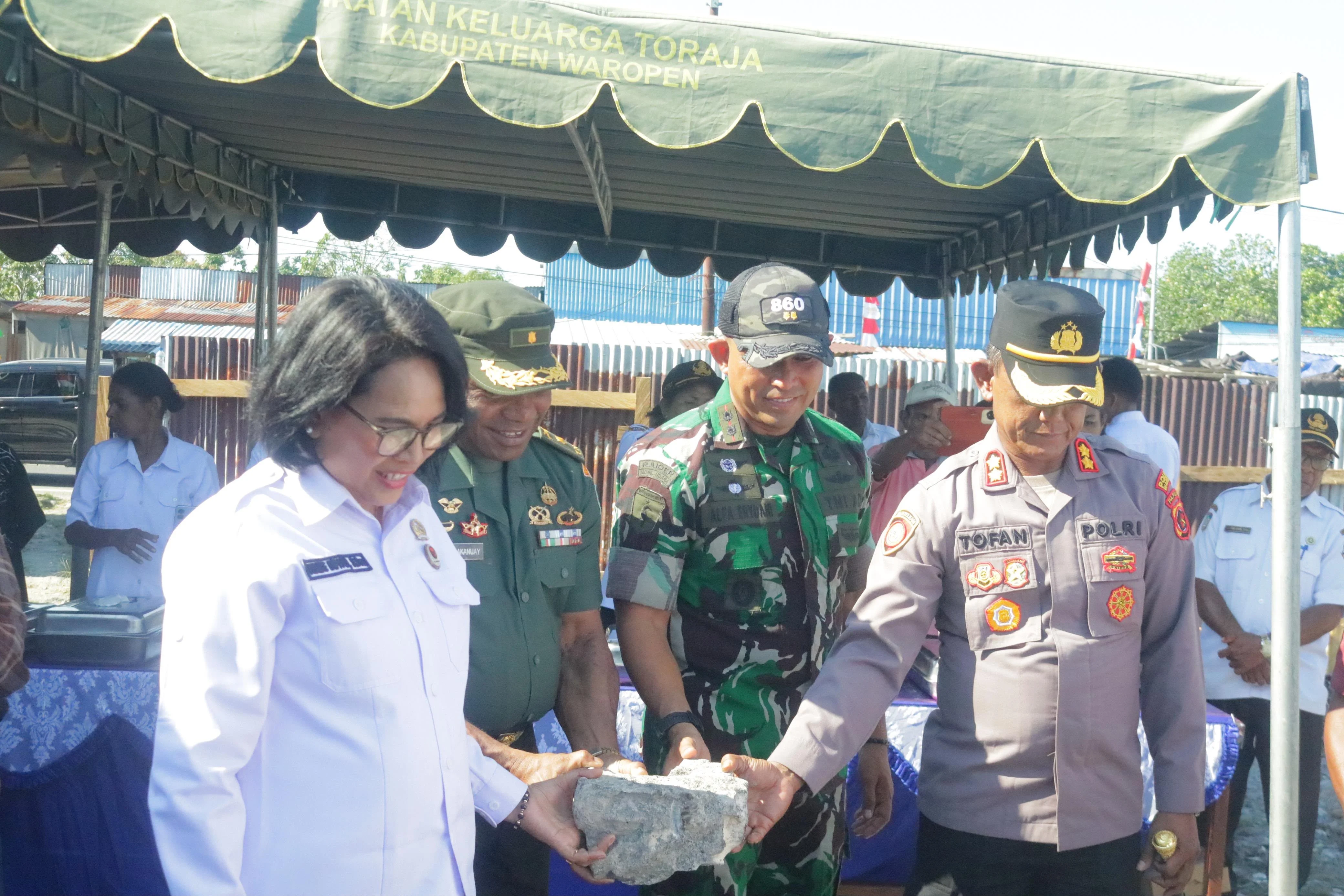 Peletakan Batu Pertama Pasar Rakyat Ureifaisei, TNI dan Pemda Dorong Ekonomi Masyarakat