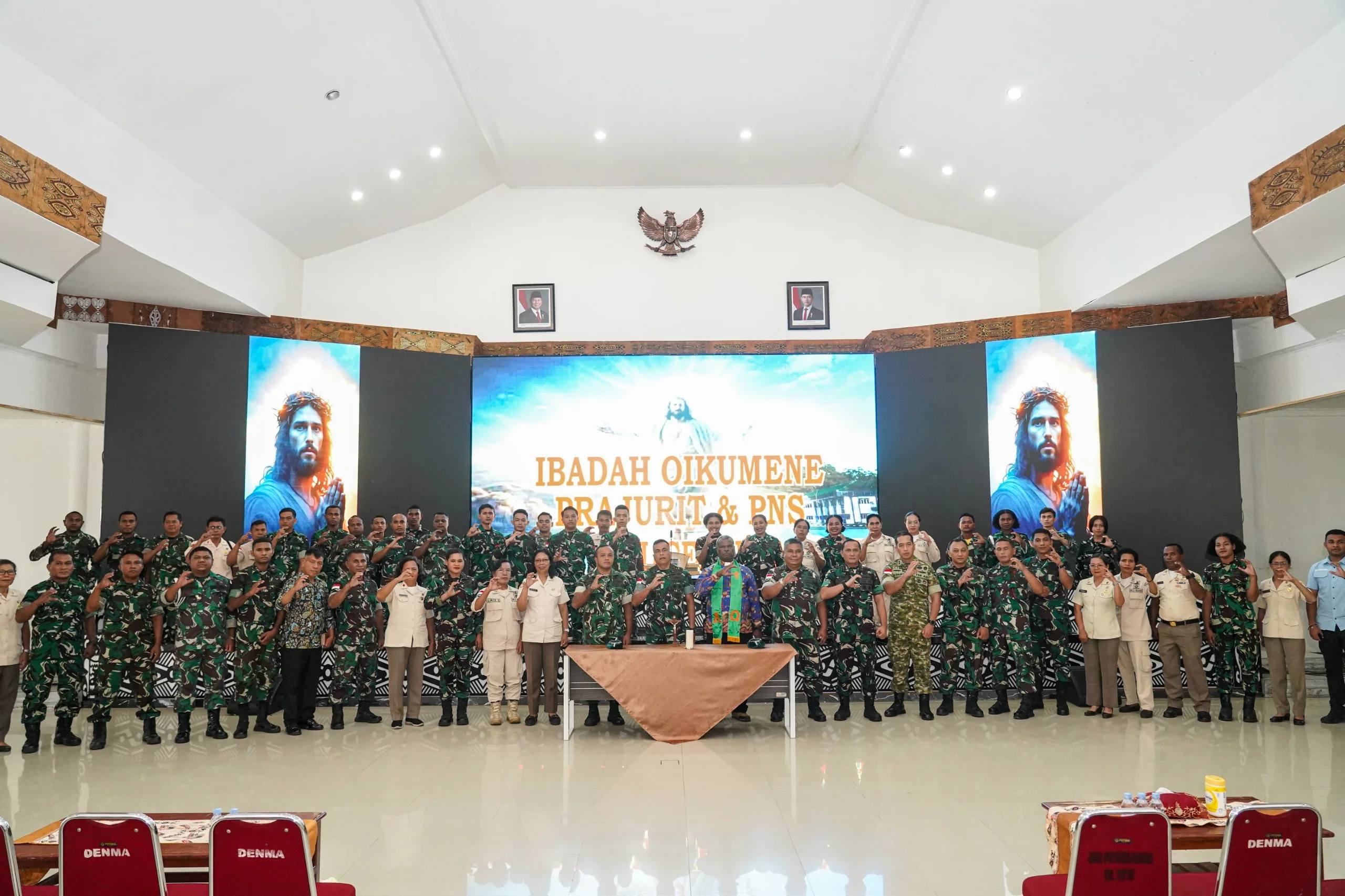 Pangdam XVII/Cenderawasih Hadiri Ibadah Oikumene, Perkuat Iman dan Kebersamaan Prajurit