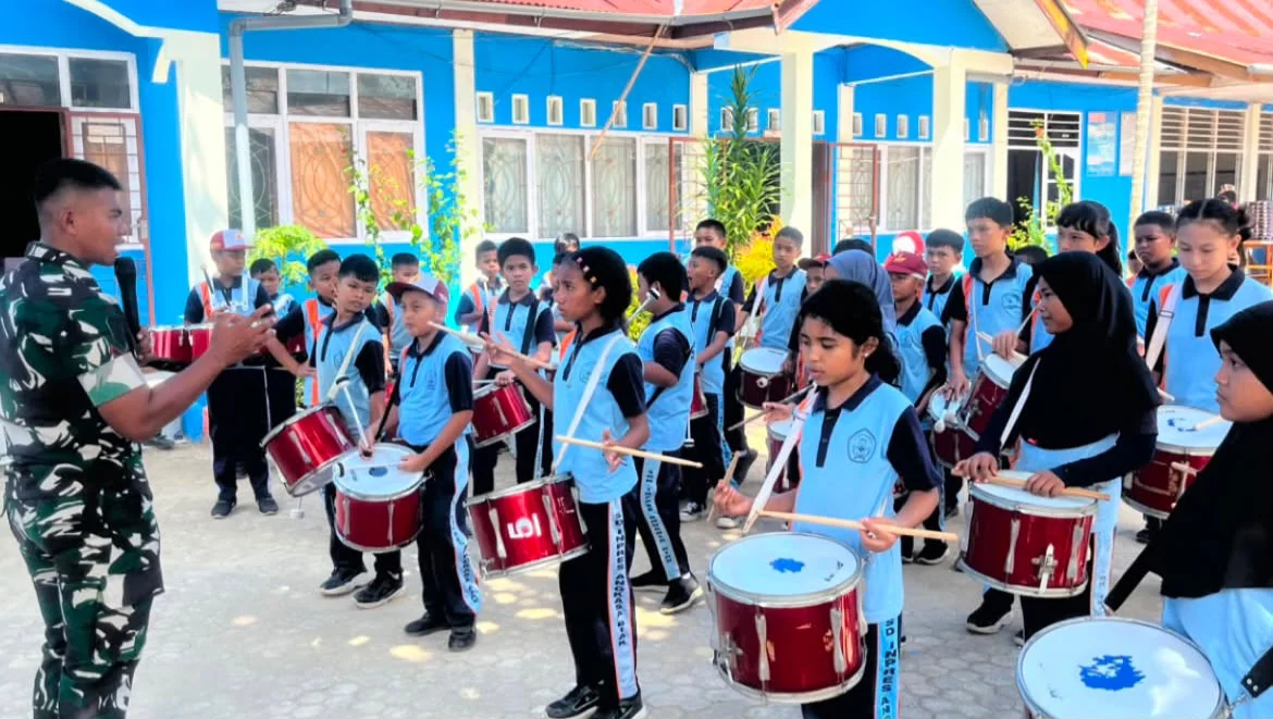 Semangat Belajar dan Disiplin, Siswa SDN Inpres Angkasa Antusias Ikuti Latihan Drumband