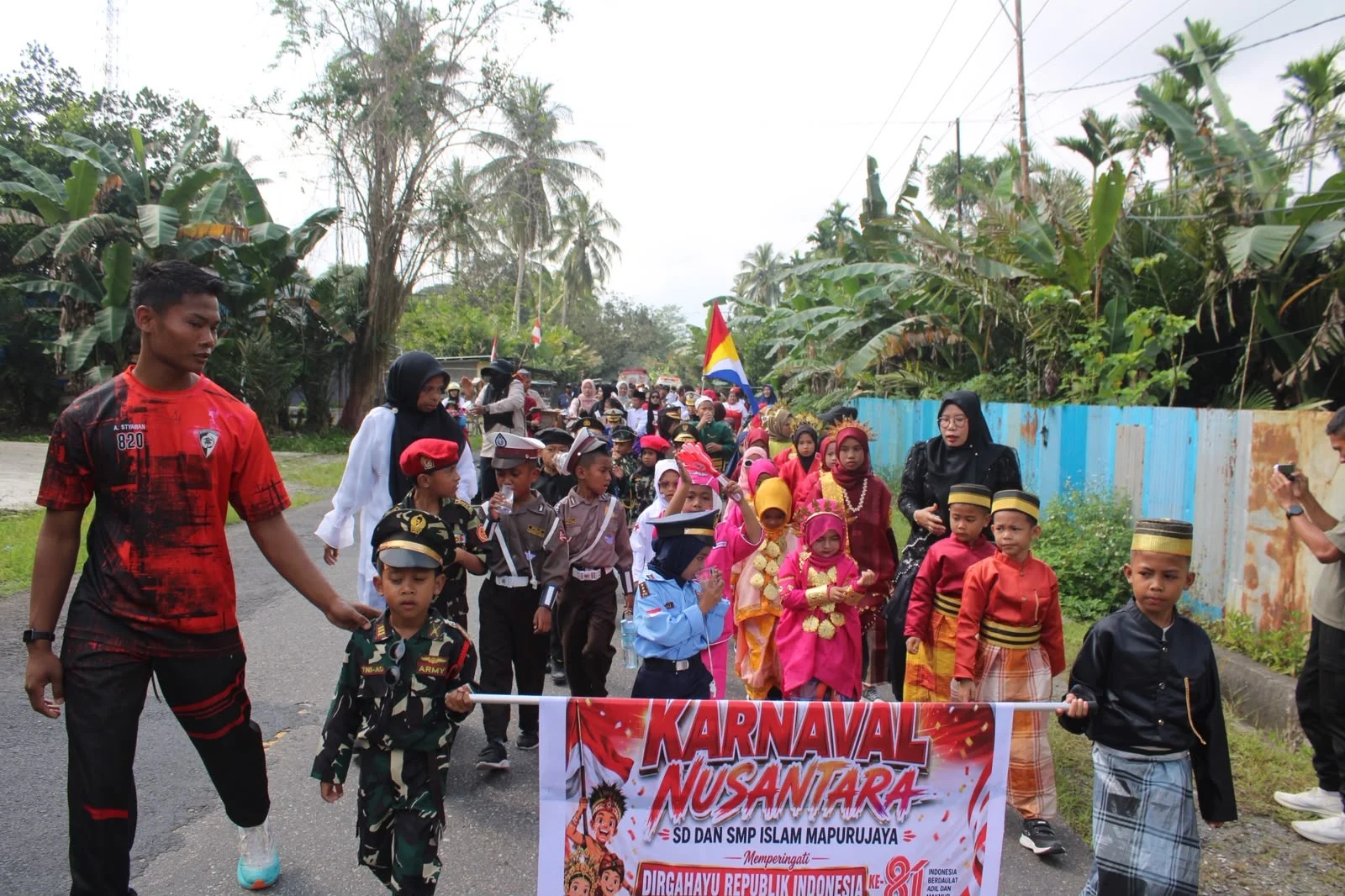 Karnaval Nusantara dan Profesi, Yonif TP 820/DAAI Dorong Anak Labema Raih Cita-Cita